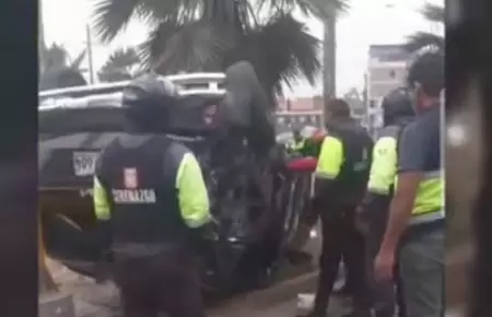 Chofer se salv� de morir tras violento accidente en Los Olivos.