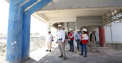Contralor de la Rep�blica durante la inspecci�n al estadio Miguel Grau de Piura.