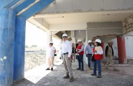 Contralor de la Rep�blica durante la inspecci�n al estadio Miguel Grau de Piura.