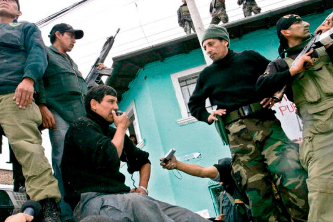 Antauro Humala toma por asalto comisar�a para desafiar al gobierno de Alejandro Toledo.