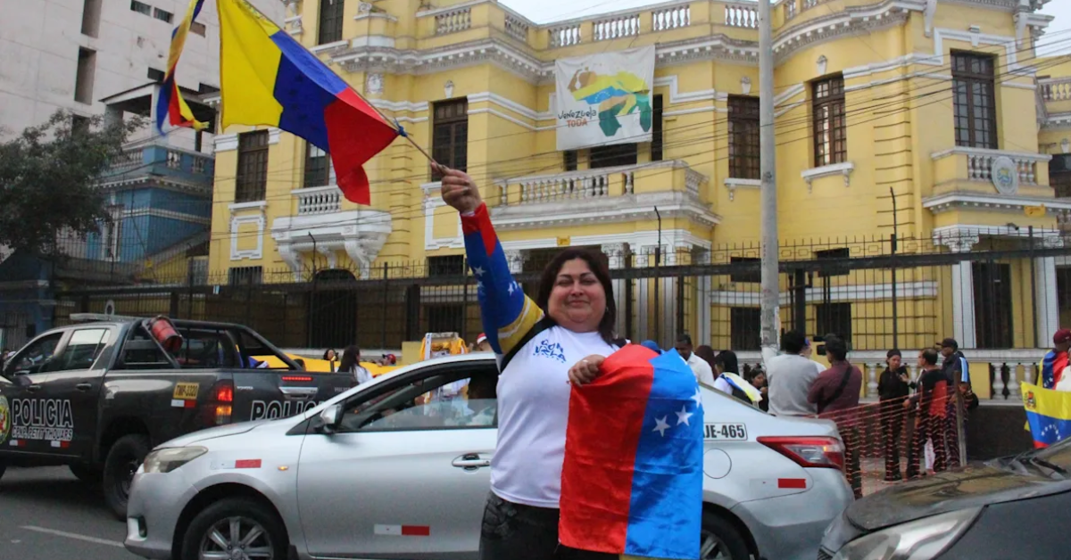 Decenas de venezolanos celebran captura de Nicolás Maduro: "Ahora somos libres"