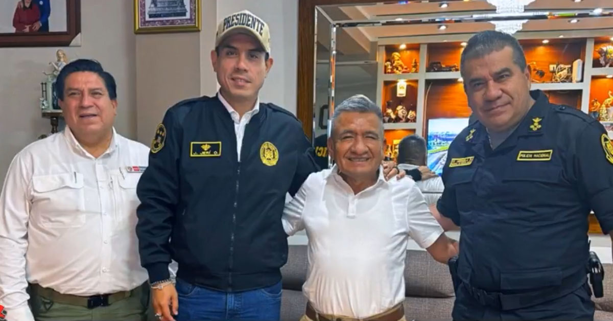 Presidente Perú visita alcalde tras ataque con granada en su hogar