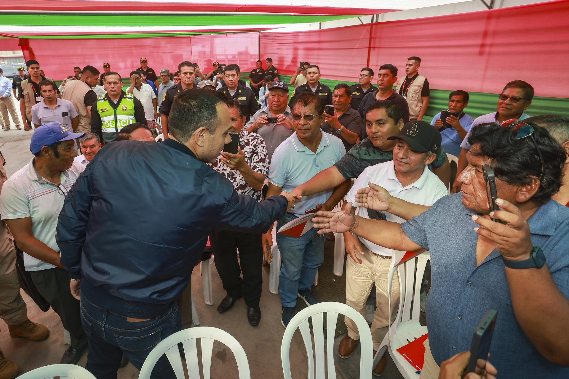 Jerí se reunió con gremios de transportistas este lunes 12 de enero.
