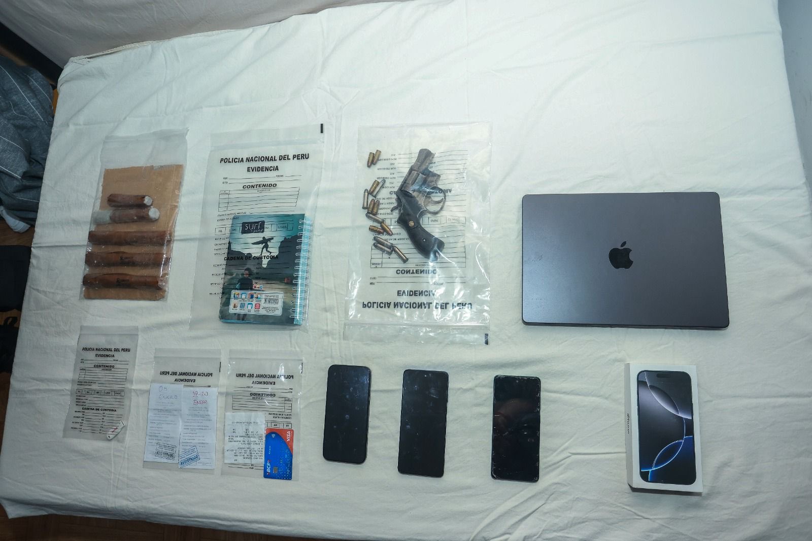 Se incautaron cartuchos de emulsión, municiones y más aparatos al desarticular "La nueva Generación del Crimen".