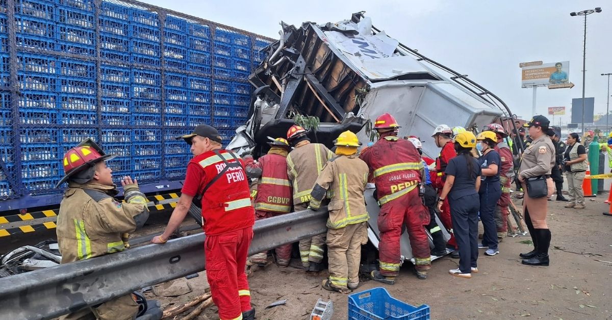 Accidente múltiple en la Panamericana Sur: Dos fallecidos y seis heridos tras choque con vehículos municipales