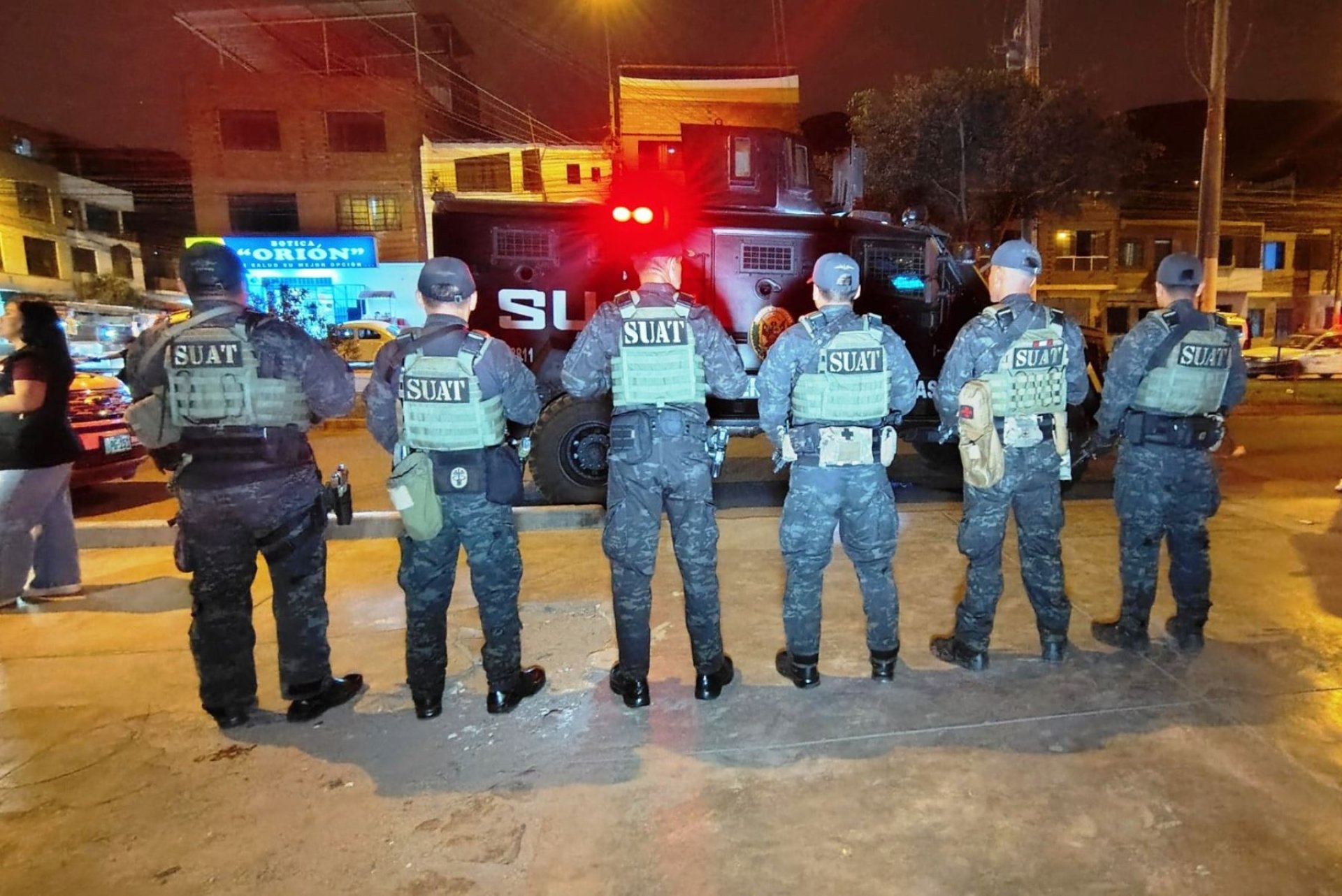 PNP ejecut� un operativo masivo de madrugada en SJL, Bre�a, San Miguel y otros distritos.