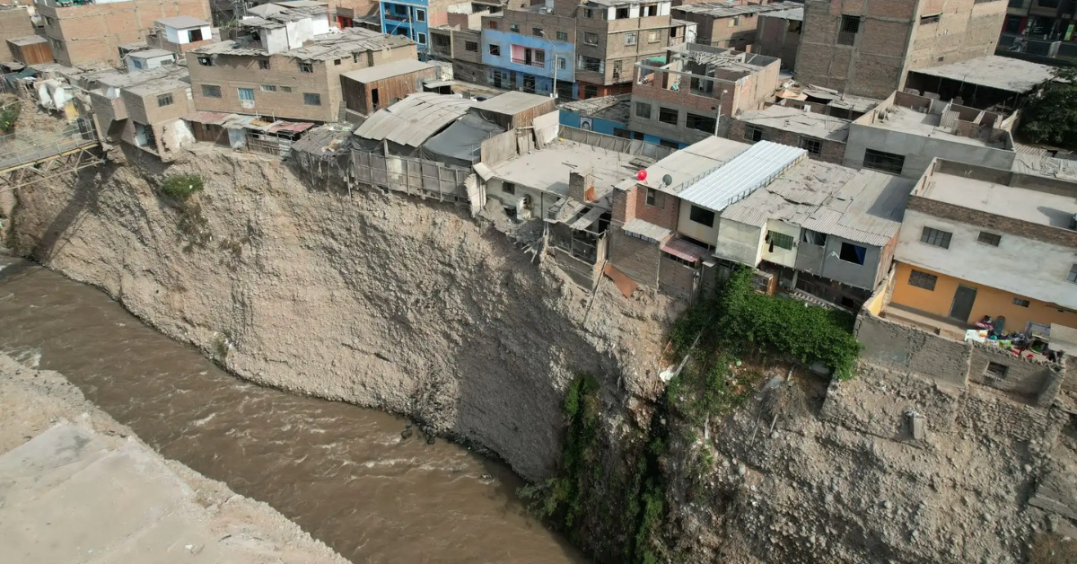 ¡Atención! Viviendas en ladera del río Lurín son una preocupación ante aumento del caudal por lluvias