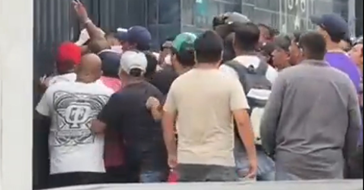 Barristas de Alianza Lima ingresaron violentamente a Matute tras denuncia contra Zambrano, Peña y Trauco