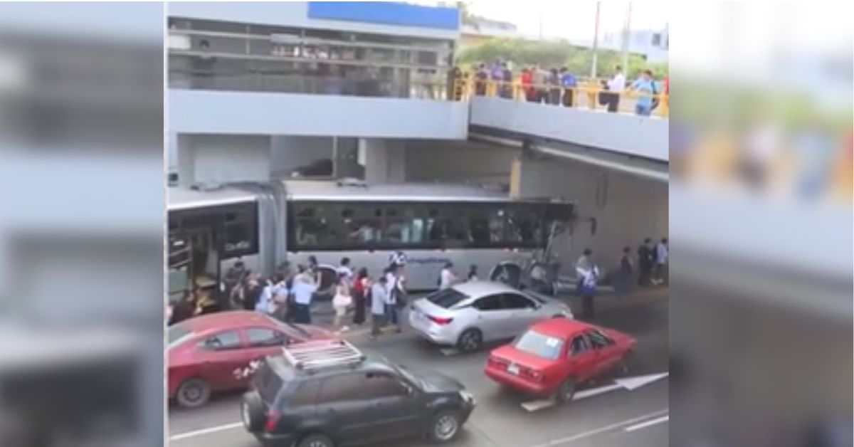 Accidente en el Metropolitano: Bus choca contra puente de estación México