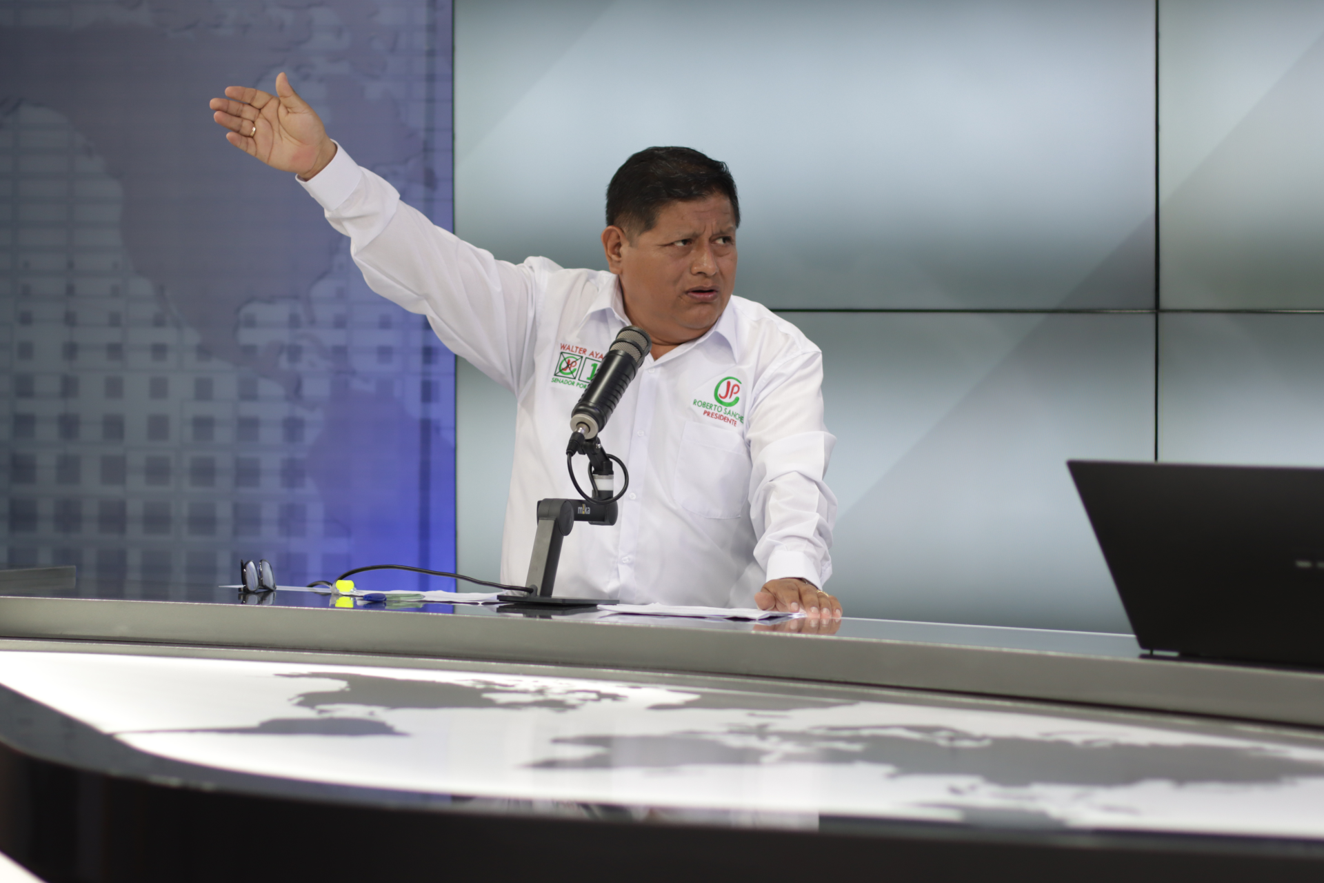 El candidato de Juntos por el Per�, Walter Ayala, plantea derogar "leyes pro crimen" de llegar al Senado.