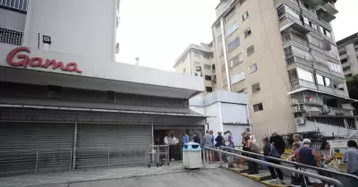 Ciudadanos venezolanos a la expectativa tras ataques de Estados Unidos