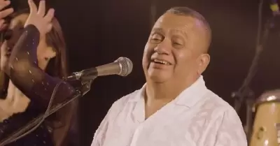 Tony Rosado sufre accidente automovil�stico