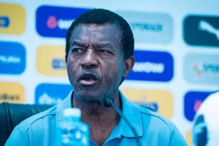 Julio C�sar Uribe asegura que plantel de Cristal est� cerrado.