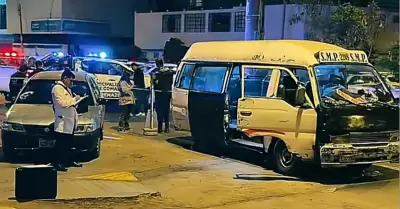 Sicario asesina a chofer de combi en Comas, pero polic�a le dispara de inmediato