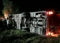 Tragedia en carretera: Reportan 2 fallecidos y m�s de 30 heridos tras volcadura de bus