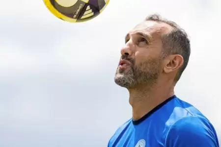 Hern�n Barcos ya eligi� su dorsal en FC Cajamarca