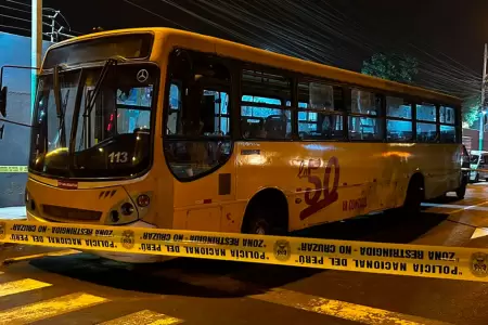 Atacan bus 'La 50' en SJL.