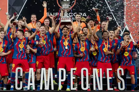 Barcelona venci� a Real Madrid y se coron� campe�n de la Supercopa de Espa�a.