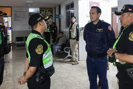 Presidente Jos� Jer� junto a altos mandos de la Polic�a Nacional.