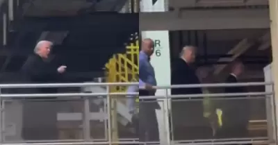 Trump perdi� los papeles con trabajador de Ford que le record� a Jeffrey Epstein