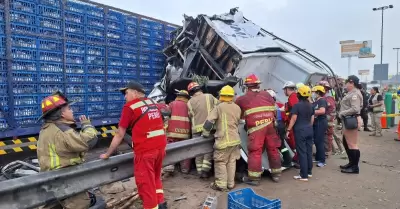 Choque m�ltiple en la Panamericana Sur