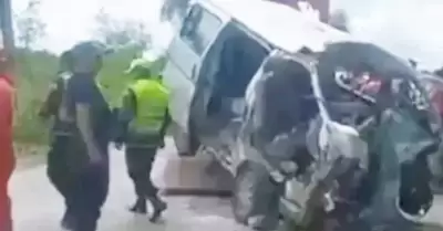 Choque de minib�s en Bolivia dej� 12 fallecidos.