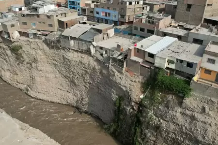 Viviendas en ladera del r�o Lur�n en riesgo de colapso tras lluvias intensas.