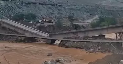 Ca�da de puente en Sancos deja a m�s de 6000 damnificados.