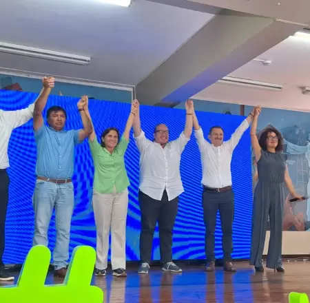 Marisol P�rez Tello oficializa su candidatura a la presidencia.