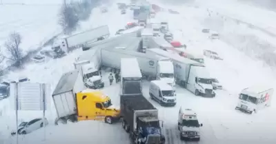 Choque m�ltiple de veh�culos en Michigan.