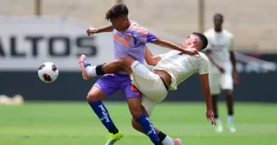 Acci�n en el segundo amistoso entre Universitario y la 'U' de Chile.