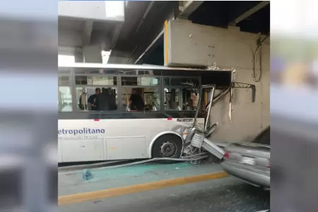 Bus del Metropolitano choca contra puente de avenida M�xico