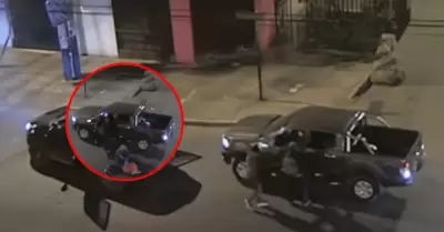 Delincuentes armados enca�onan a conductor y roban su camioneta