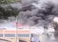 Incendio de grandes proporciones consume almac�n de repuestos