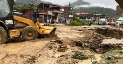 Fuerte huaico en Jun�n produce severos da�os en carretera marginal.