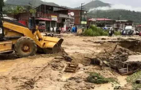 Fuerte huaico en Jun�n produce severos da�os en carretera marginal.