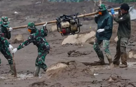 Alud ha provocado la muerte de m�s de 30 personas en Indonesia.