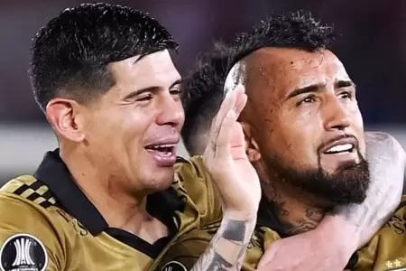 Arturo�Vidal se despide de Esteban Pavez