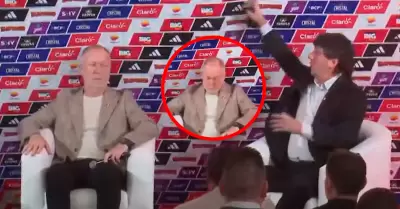 Incidente en vivo interrumpi� la presentaci�n oficial del nuevo DT.