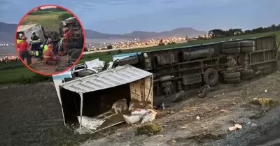 Fatal choque de un trailer con camioneta deja dos fallecidos en Chimbote.