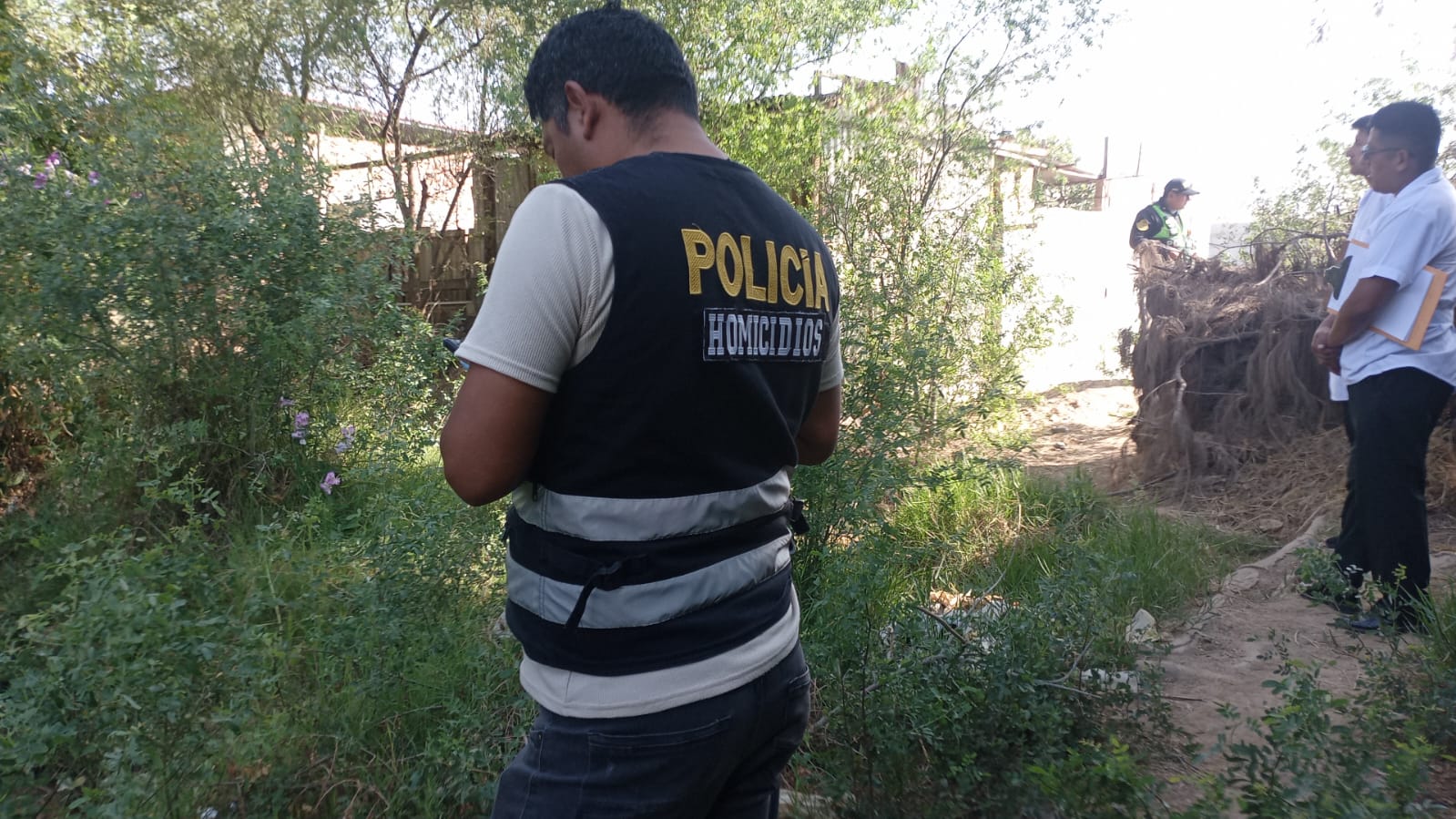 Efectivo de la Divisi�n de Homicidios en el lugar de los hechos.