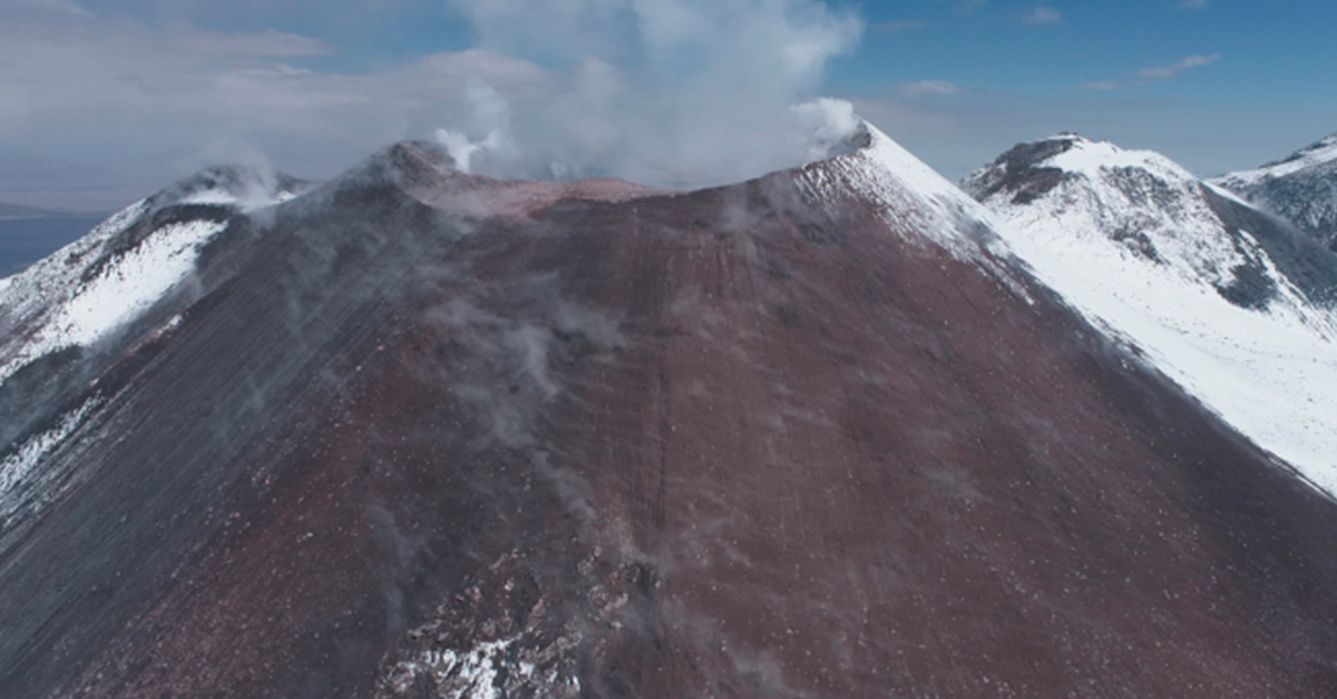 Arequipa: Volcán Sabancaya registró nueva explosión con dispersión de cenizas, HOY domingo 3 de mayo