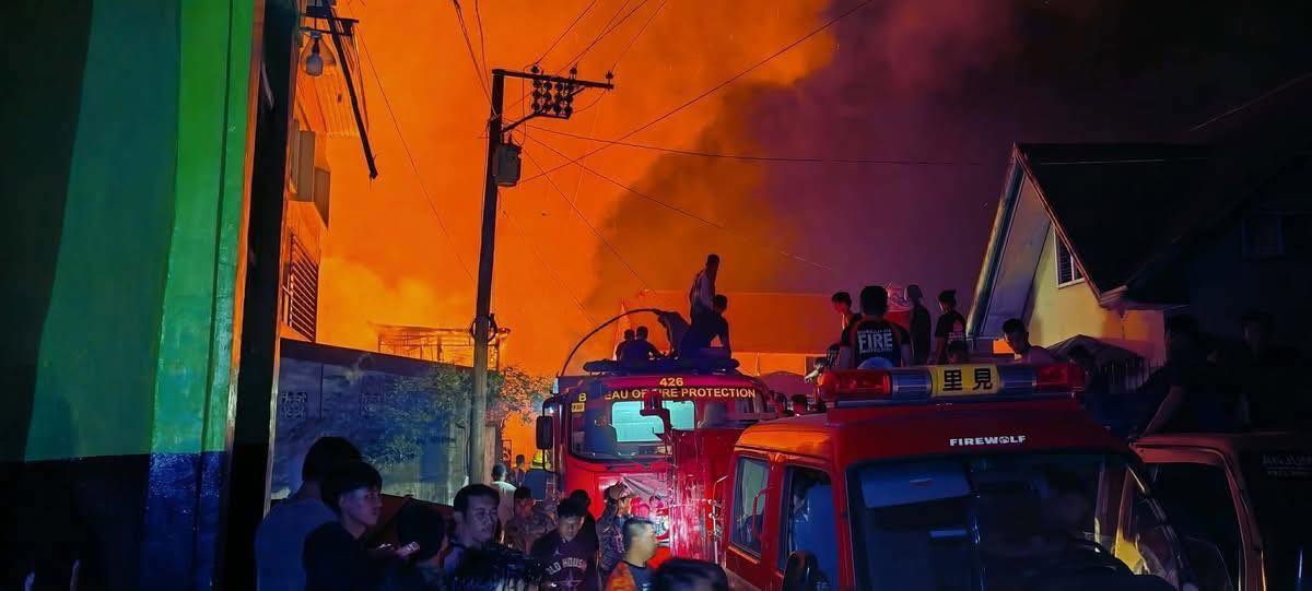 Un gran contingente de bomberos acudieron a la emergencia