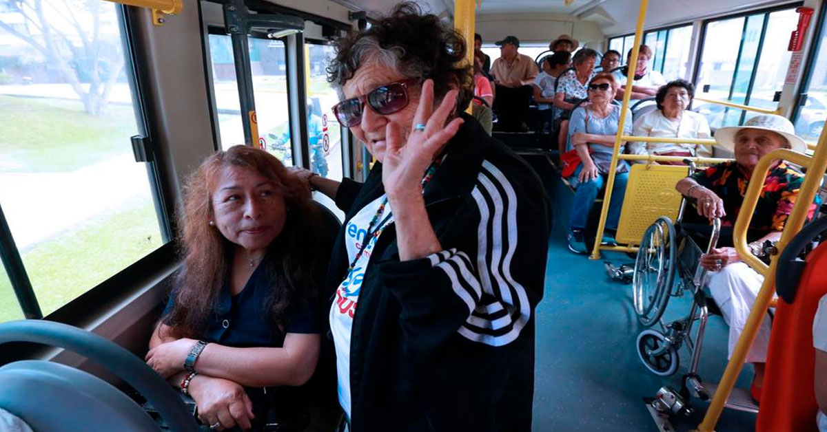 Proponen que adultos mayores viajen GRATIS en transporte público: ¿A partir de qué EDAD?