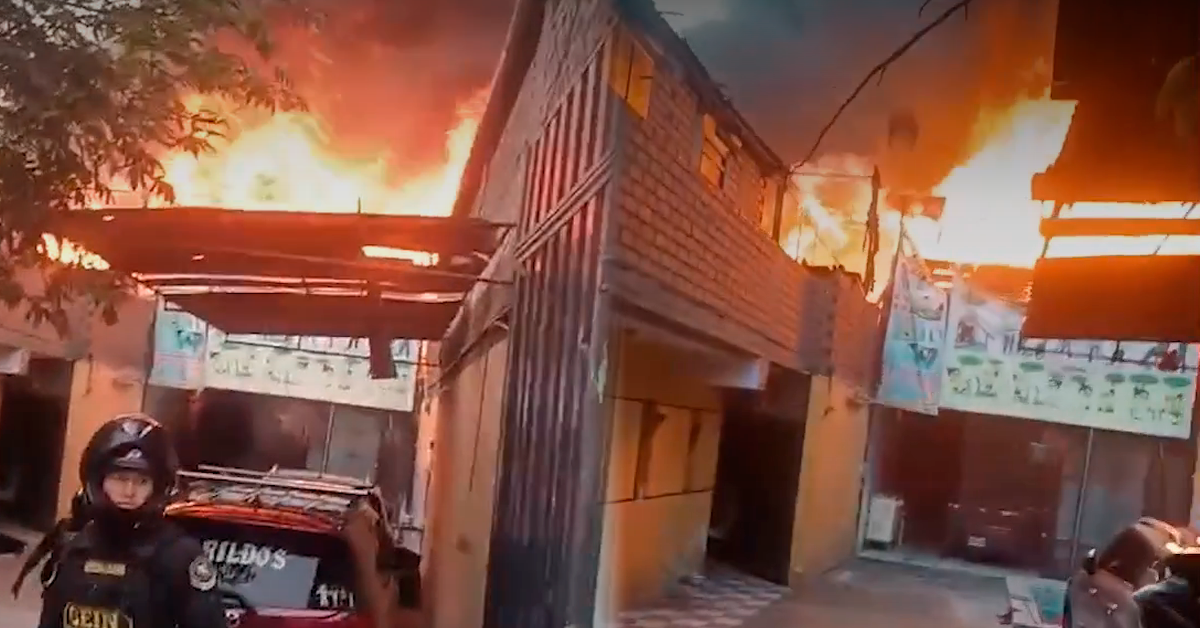 Feroz incendio en fábrica textil moviliza 11 unidades de bomberos en San Juan de Lurigancho