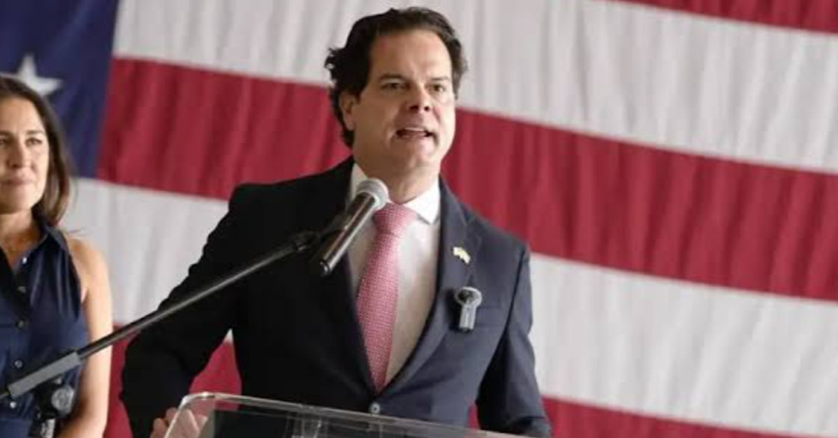 Bernie Navarro, embajador de Estados Unidos, llega a Lima en plena pugna política con China