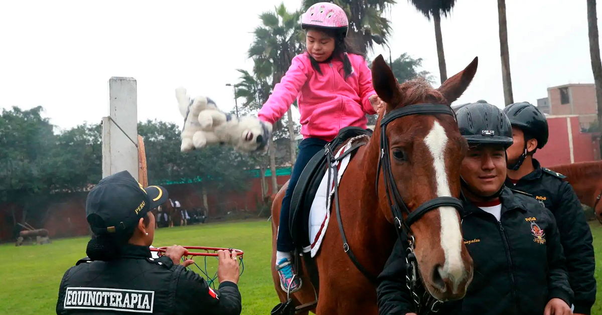 Policía Montada ofrecerá jornada gratuita de equinoterapia para niños y adolescentes con discapacidad: Sepa cómo inscribirse