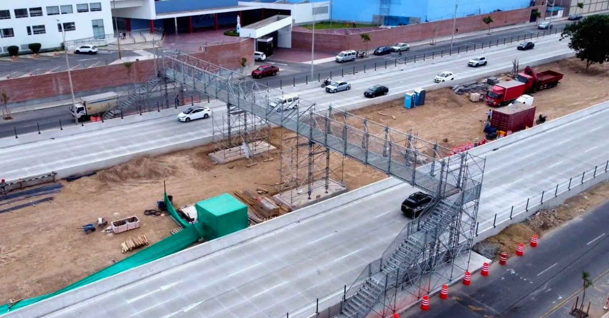Vía Expresa Sur: Finaliza instalación de puente peatonal provisional en Surco