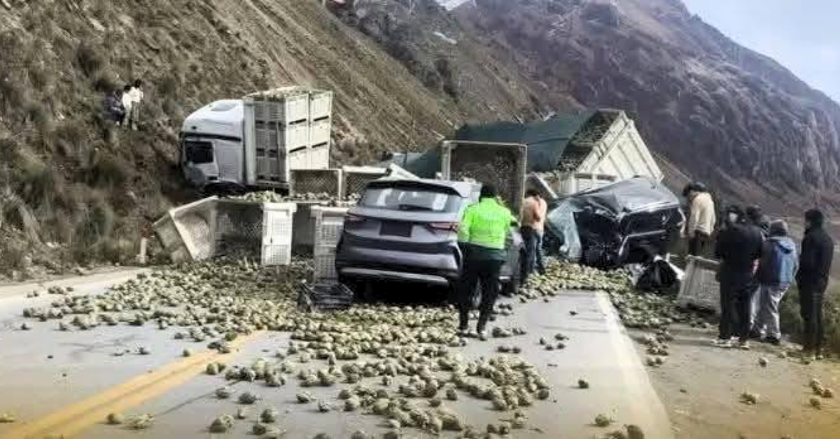 Grave accidente en Carretera Central: Choque CUÁDRUPLE deja una persona fallecida