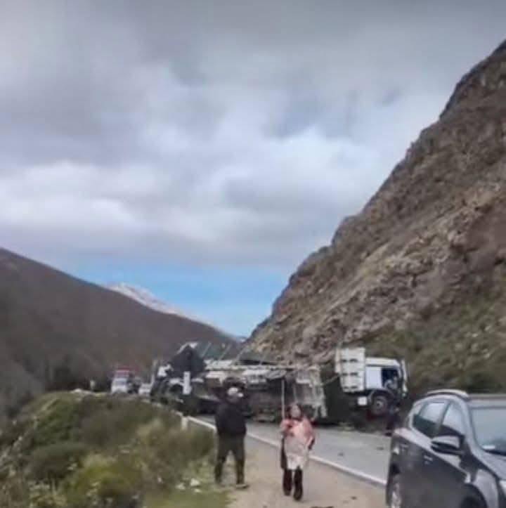 Tr�gico choque cu�druple genera bloqueo parcial en la Carretera Central, en Huarochir�.